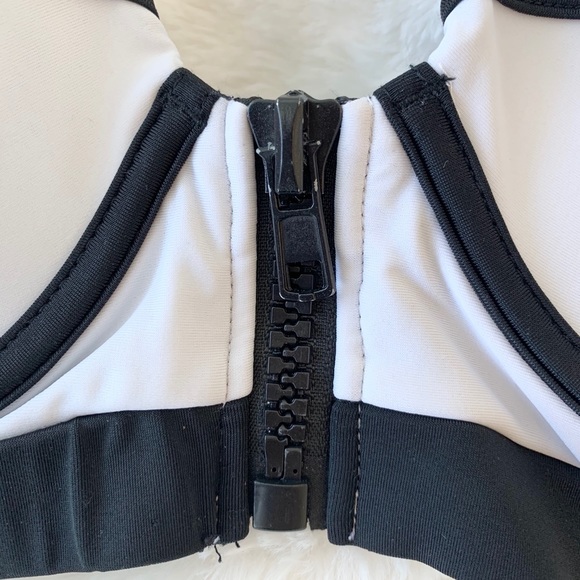 B&W High-waisted Bikini - Picture 3 of 7